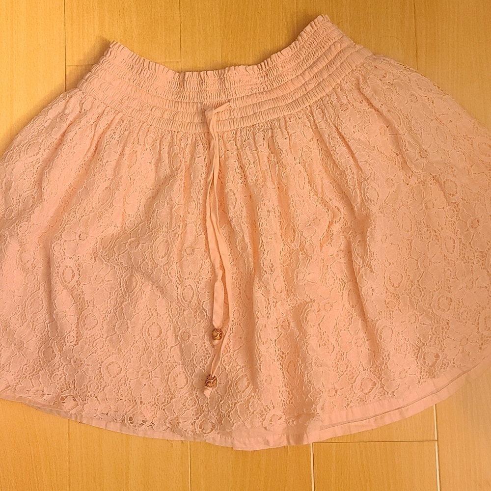 Forever 21 contemporary lace skirt